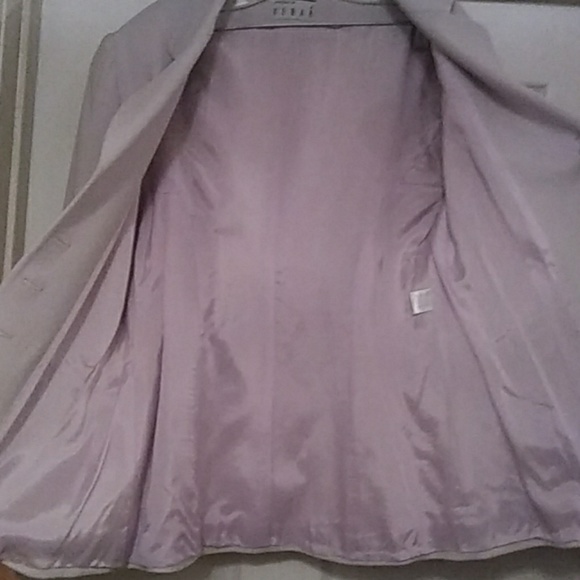 Suit - Picture 7 of 8